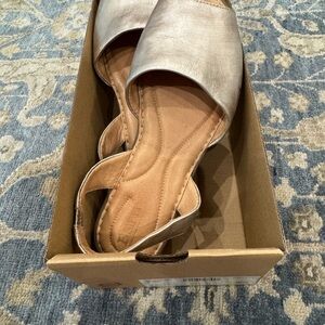 Born Silver-Toned Sandals size 11